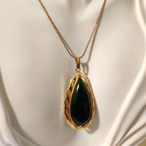 Vintage Genuine Nephrite Jade Necklace - Picture 2 of 12